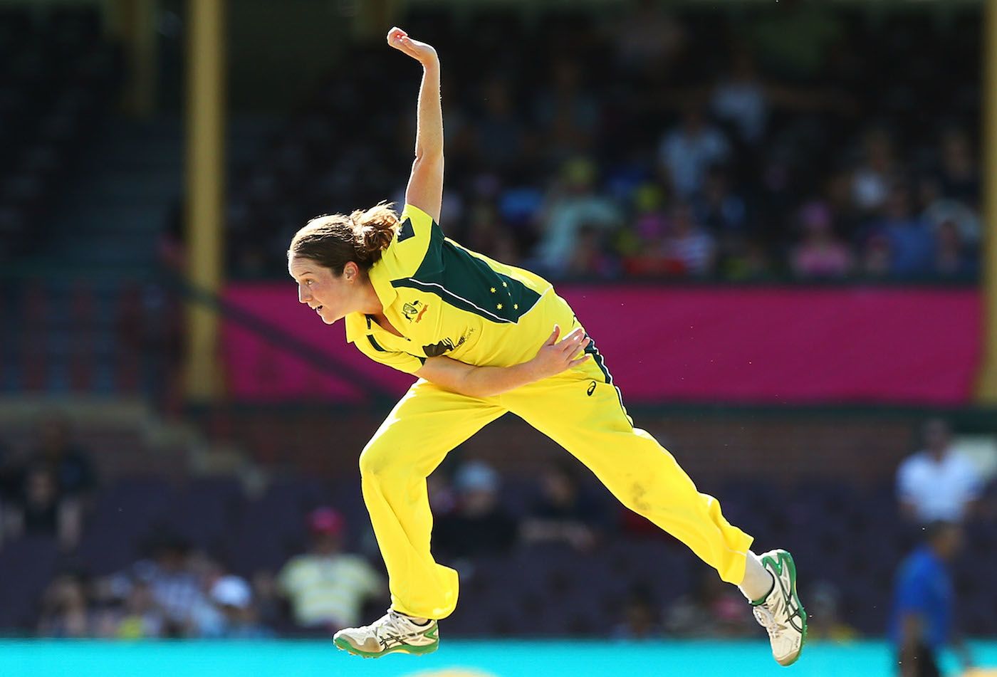Rene Farrell powers through a delivery