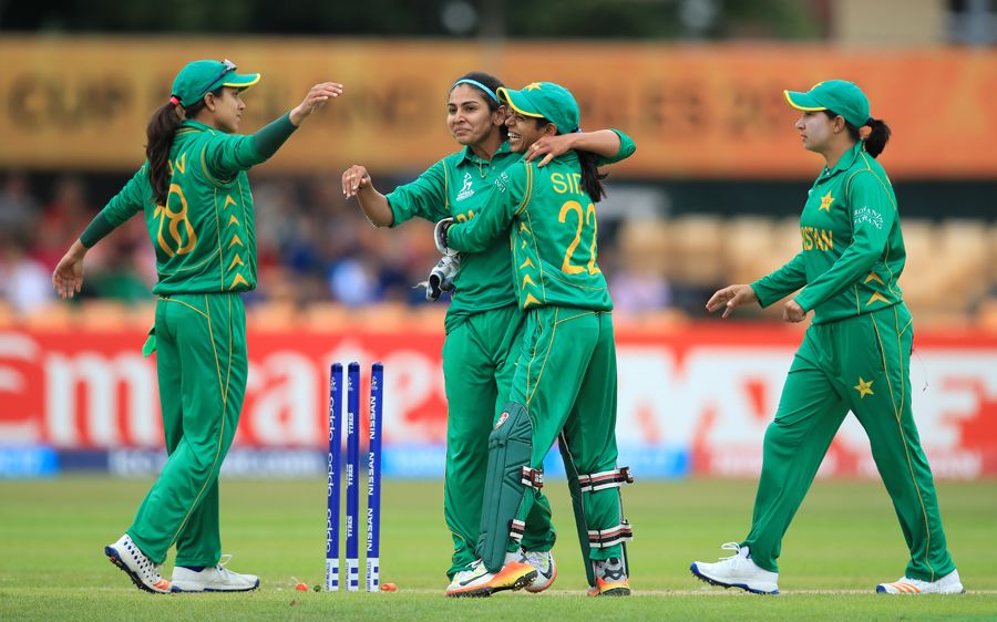 Kainat Imtiaz celebrates with her team-mates
