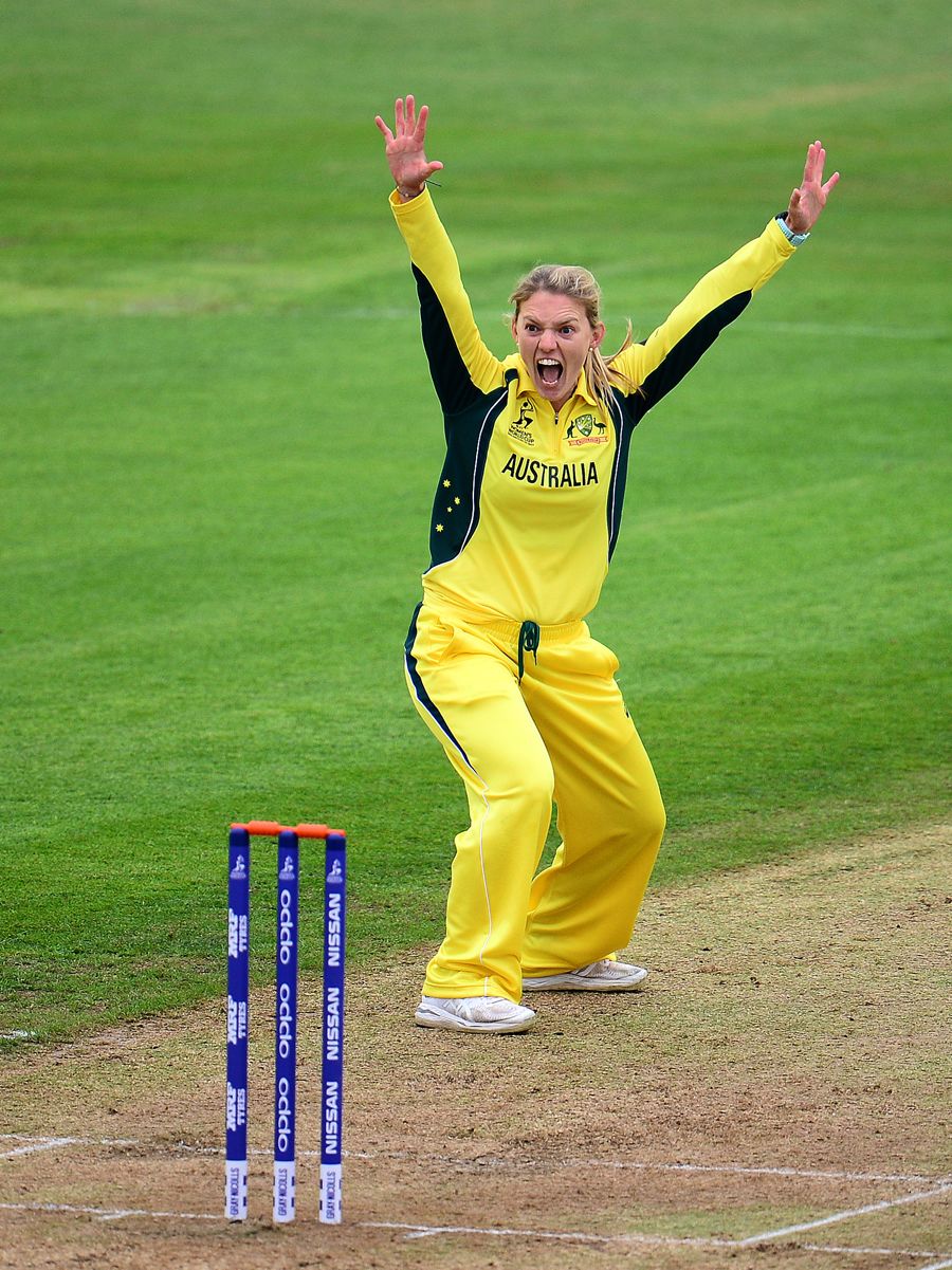 Kristen Beams trapped Dilani Manodara lbw