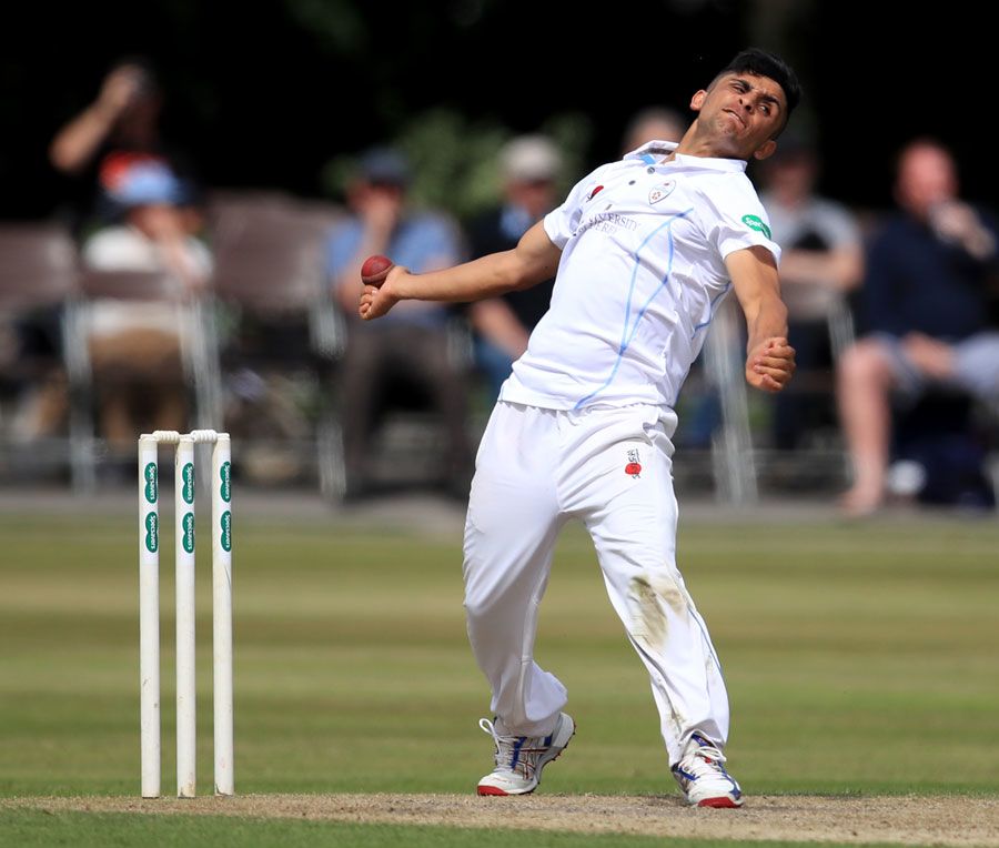 Hamidullah Qadri in his delivery stride