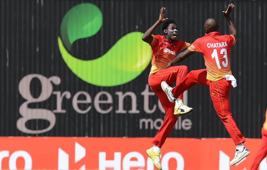 Tendai Chatara and Chris Mpofu are ecstatic as they celebrate Niroshan Dickwella's wicket