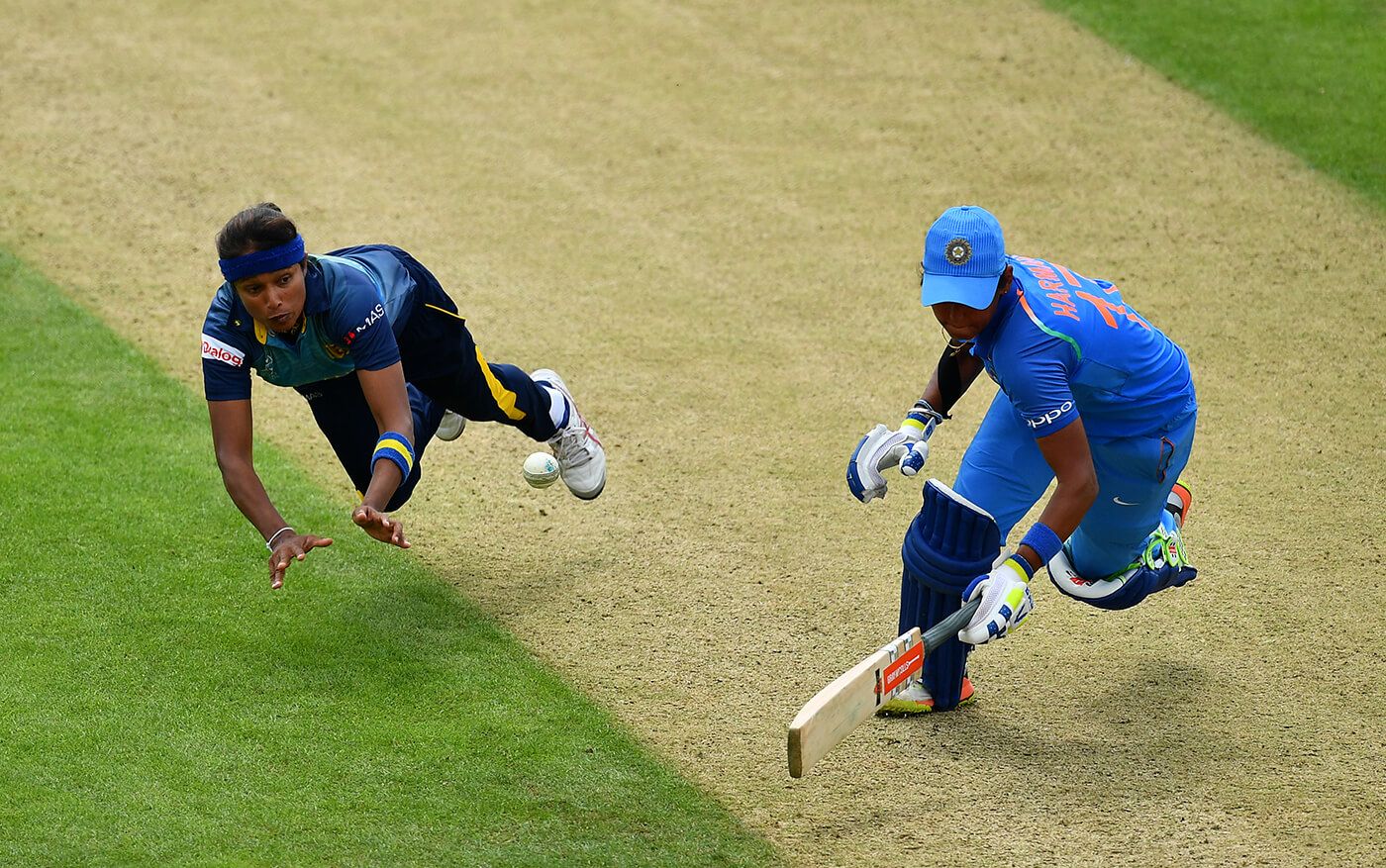 Sripali Weerakkody tries to run out Harmanpreet Kaur