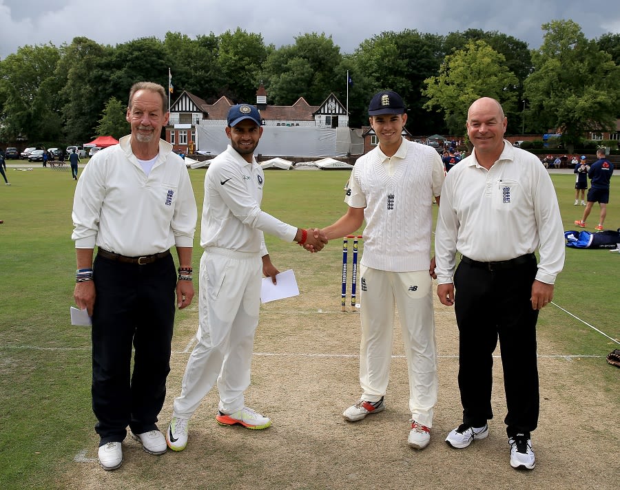 Himanshu Rana and Max Holden shake hands at the toss