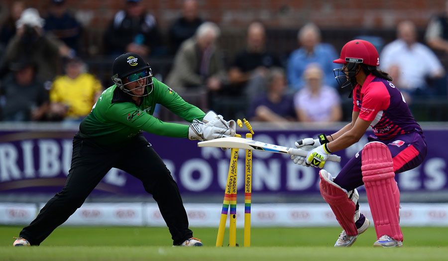 Rachel Priest stumps Sonia Odedra