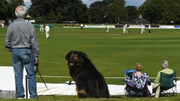 Which player's autobiography has a foreword written by his dogs?