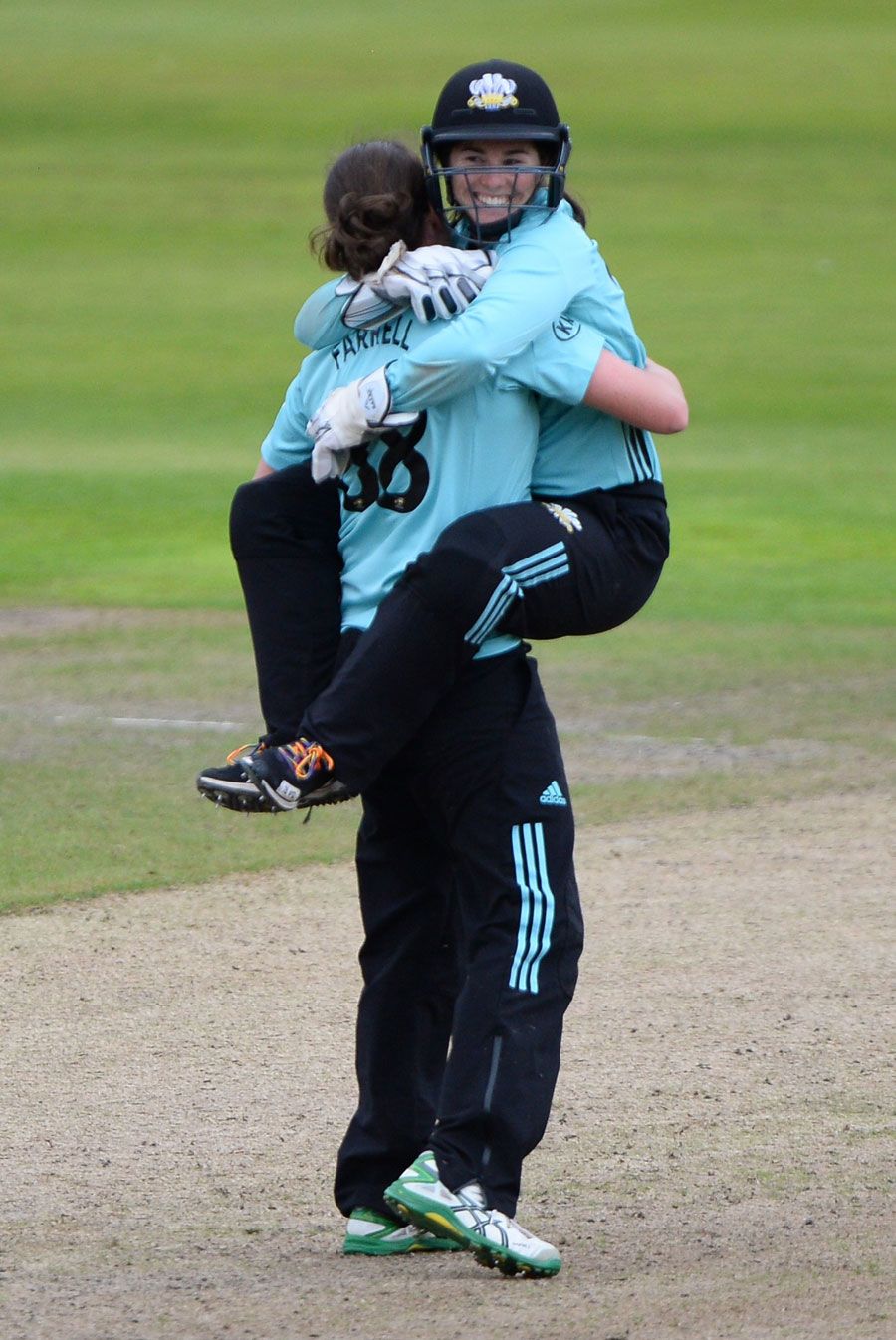 Rene Farrell gets a hug from Tammy Beaumont after sealing victory
