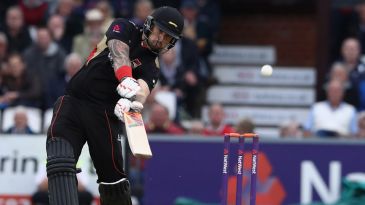 Leicestershire squeeze into quarters after Delport century