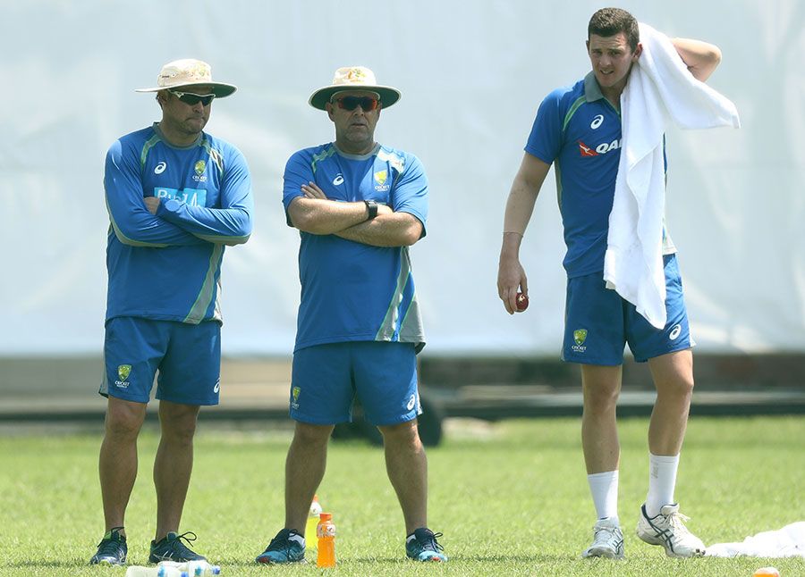 Ryan Harris and Darren Lehmann oversee Australia's practice session