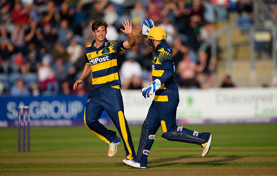Craig Meschede took out Leicestershire's middle order