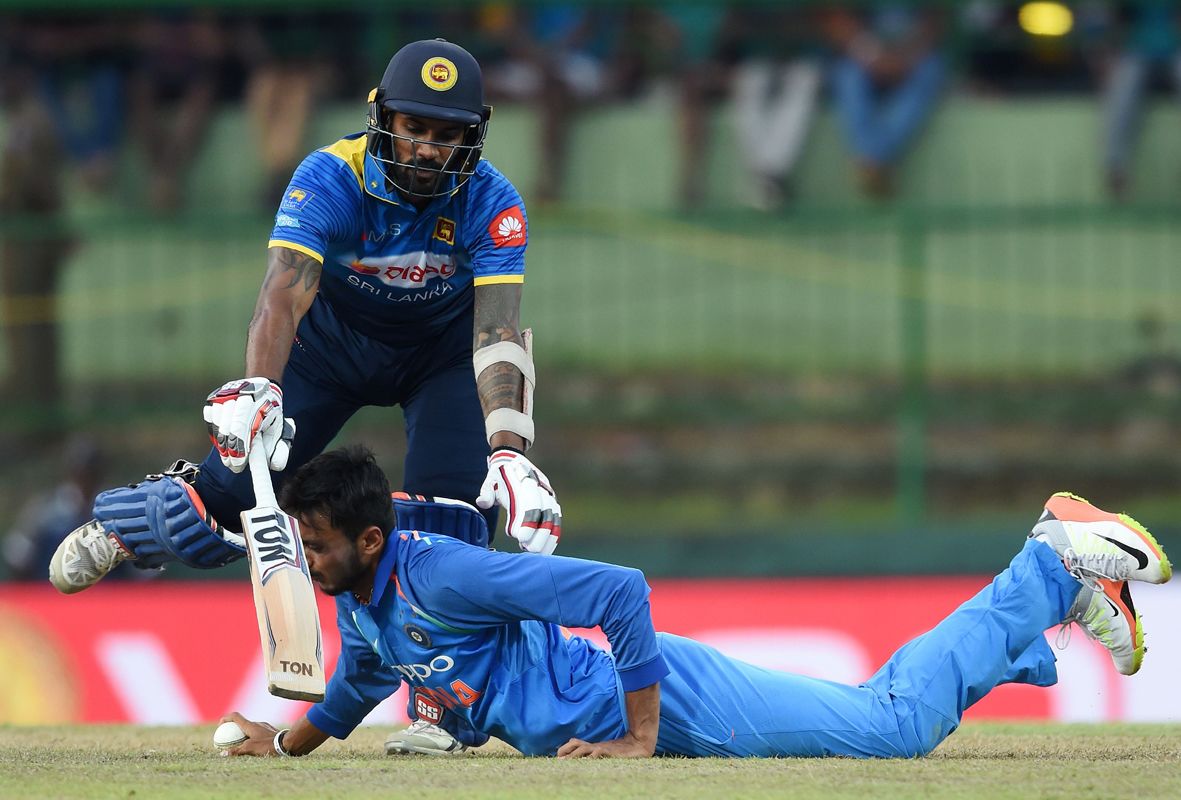 Chamara Kapugedera collides with Axar Patel