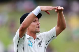 Boult wins Sir Richard Hadlee Medal, Devine sweeps women's awards