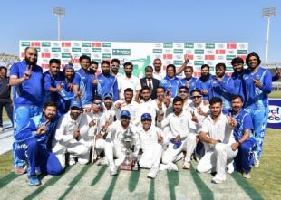 Samiullah Khan bowls SNGPL to QEA title