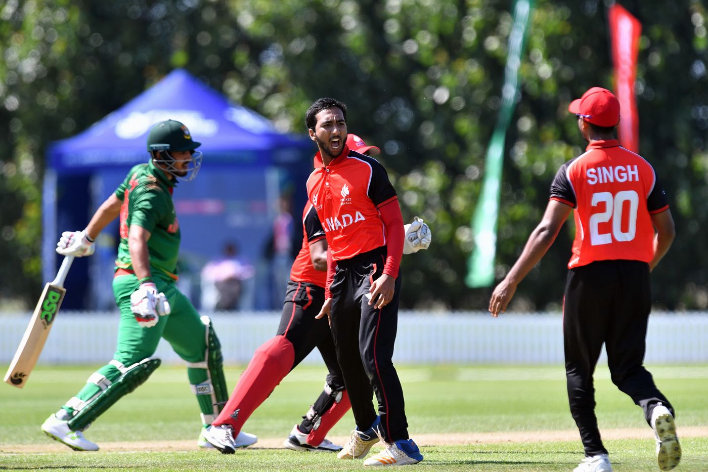 Faisal Jamkhandi celebrates a wicket