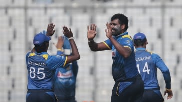 Thisara Perera's all-round brilliance keeps Sri Lanka alive