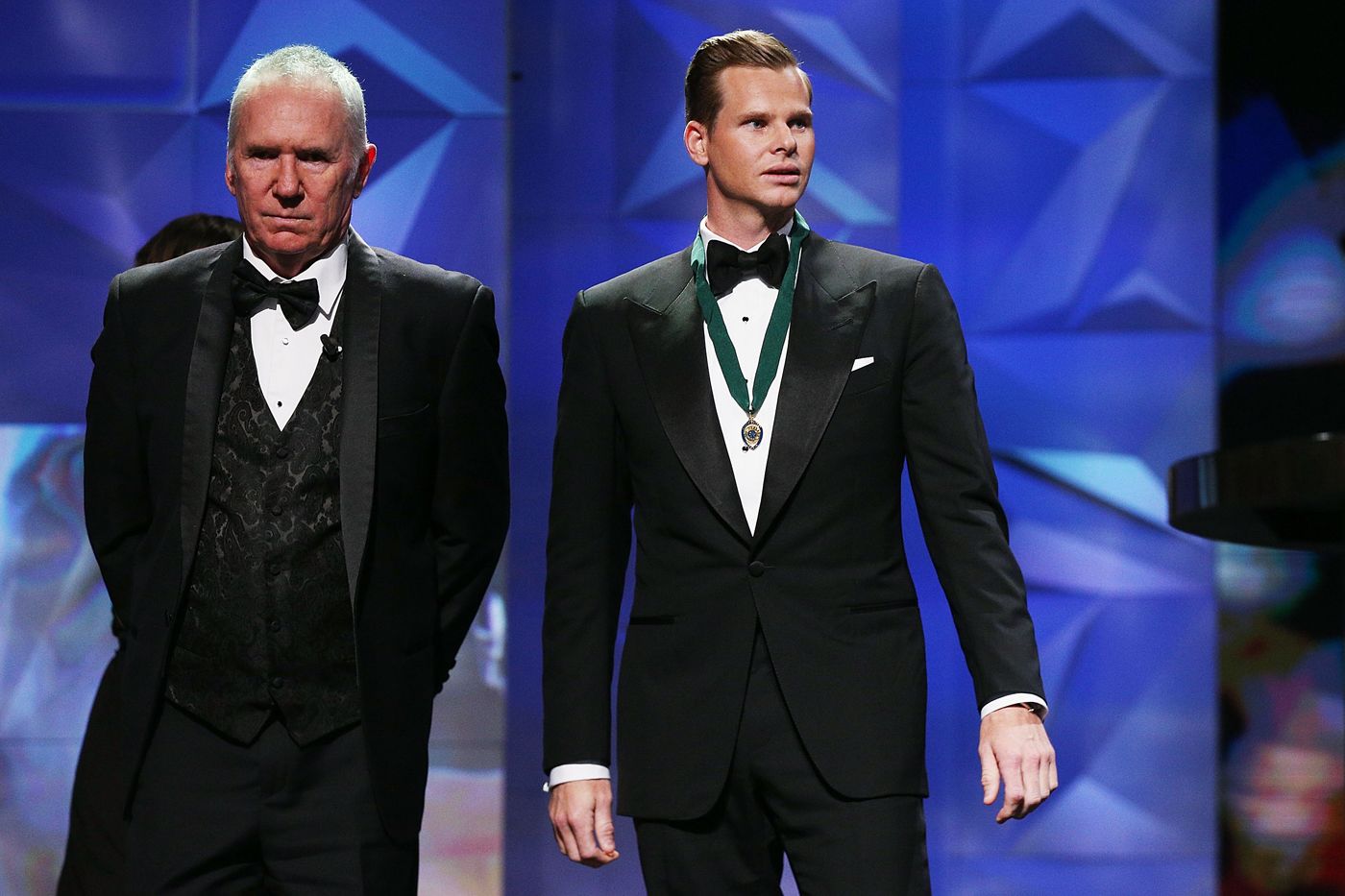 Steven Smith received the Allan Border medal from Allan Border