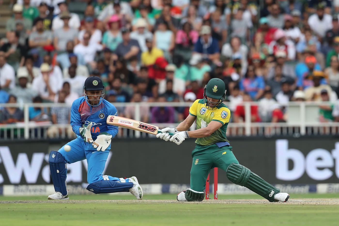 Farhaan Behardien attempts a reverse sweep