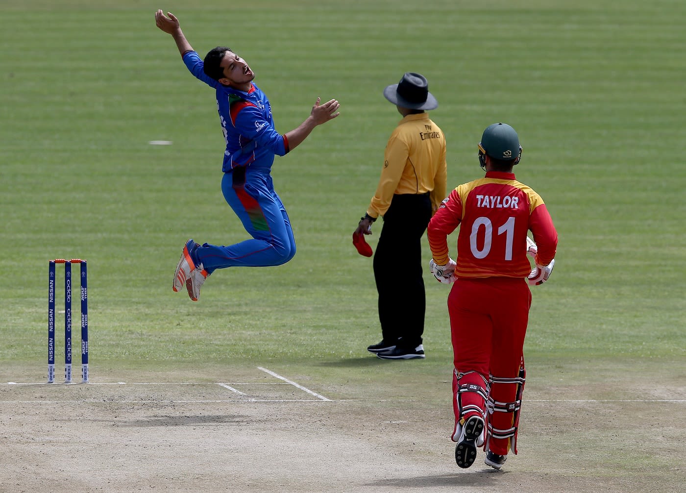 Sharafuddin Ashraf reacts after Brendan Taylor was dropped