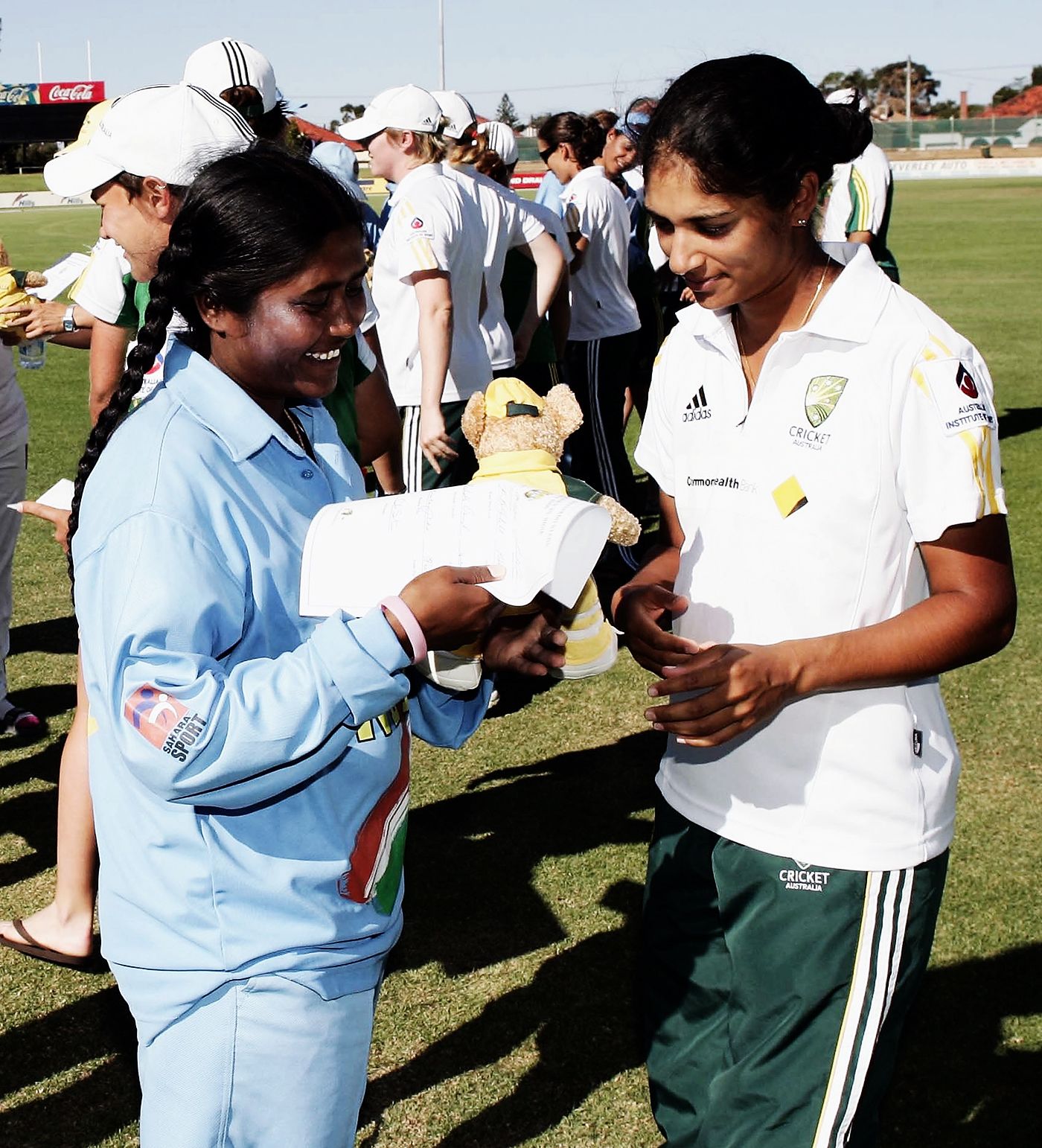 Lisa Sthalekar gives Neetu David a memento at the end of the match