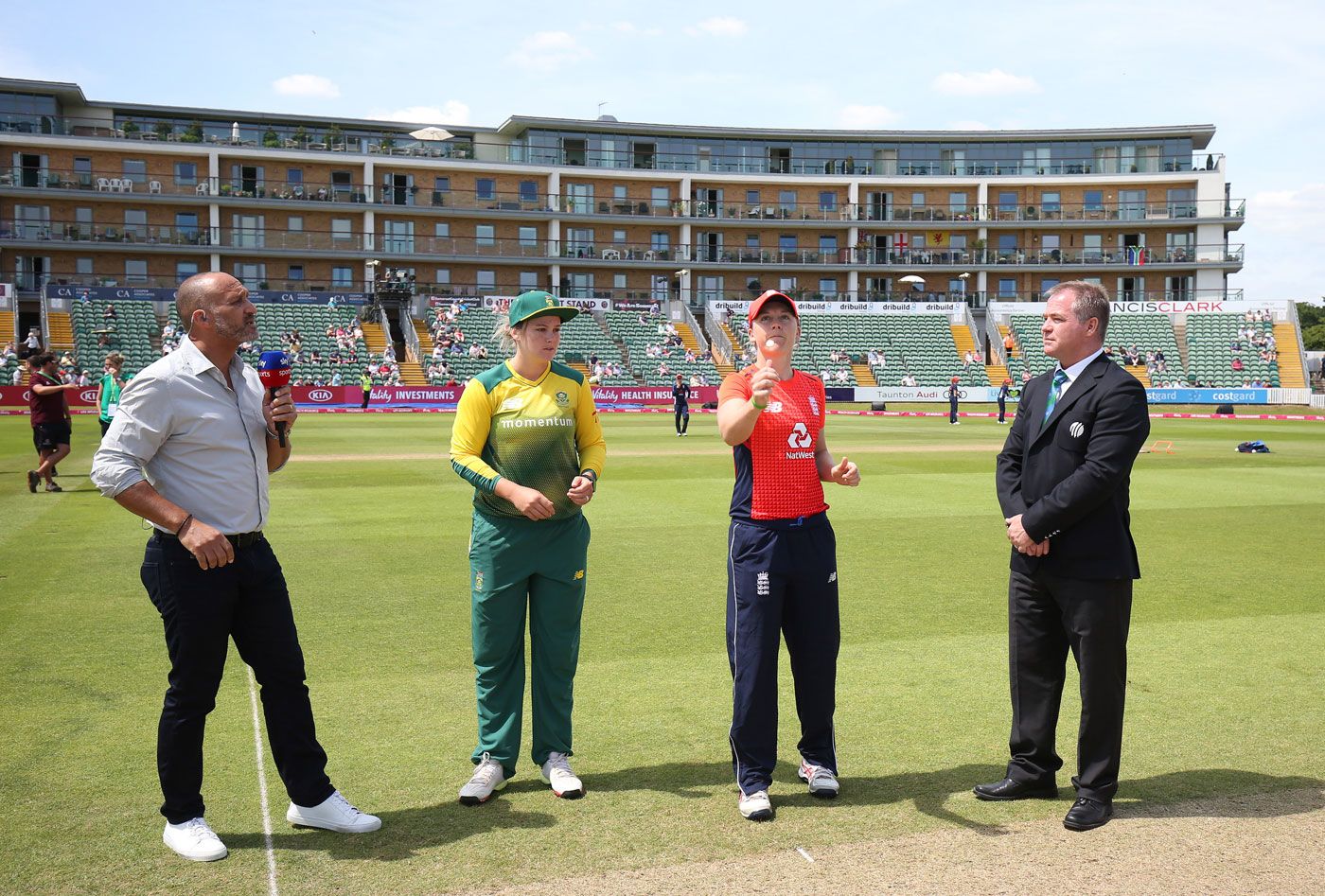 Dane van Niekerk calls as Heather Knight tosses the coin