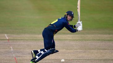 Blake keeps Kent alive in last-over victory