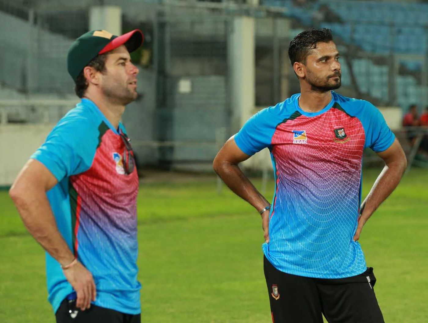 Neil McKenzie and Mashrafe Mortaza have a chat during training