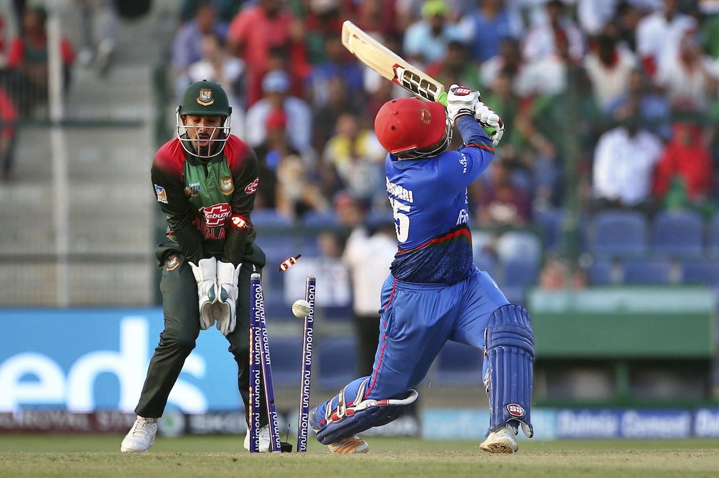 Samiullah Shenwari went for a big shot and missed the ball