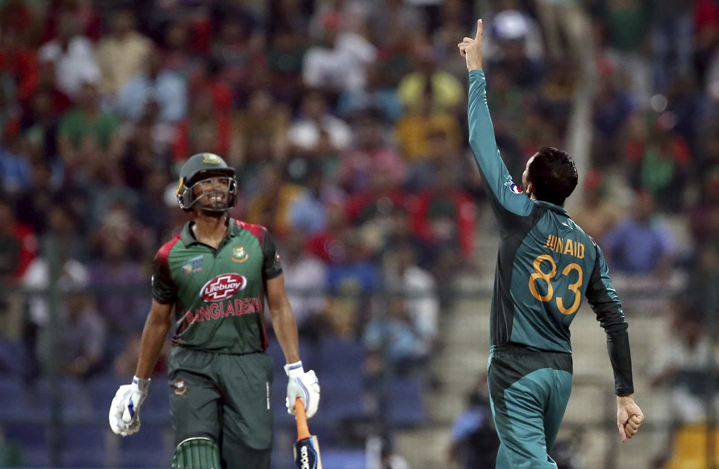 Junaid Khan celebrates the dismissal of Mahmudullah