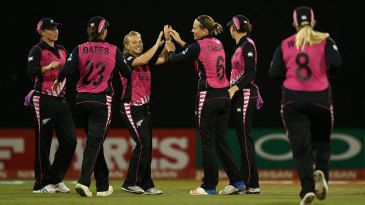 Spinners strangle Pakistan in big New Zealand win