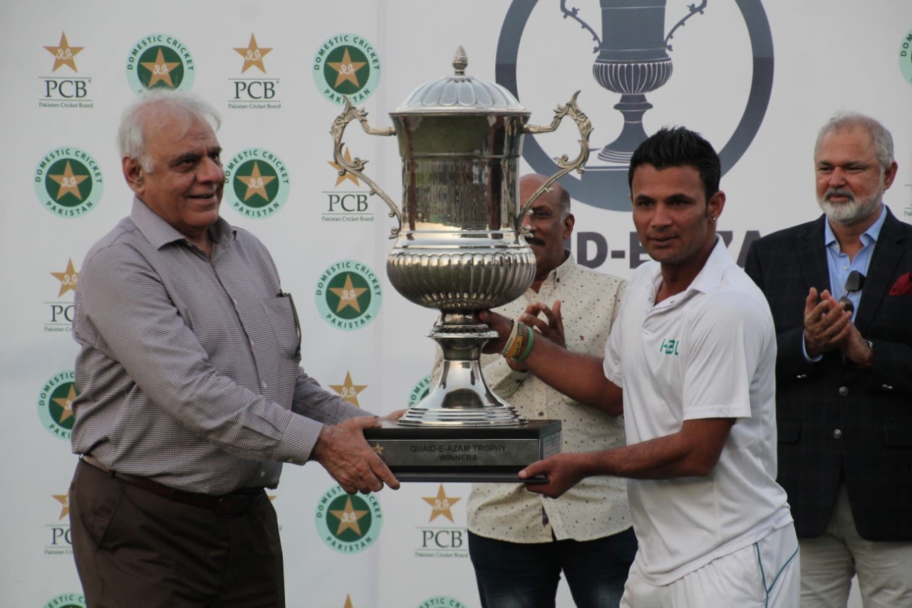 Imran Farhat receives the Quaid-e-Azam Trophy