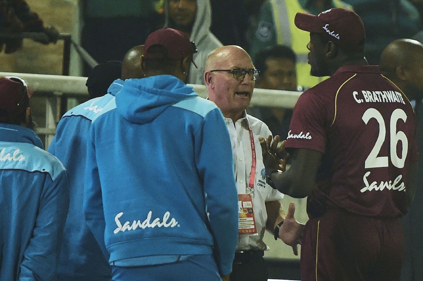 Carlos Brathwaite talks with match referee Jeff Crowe about the controversial no-ball call