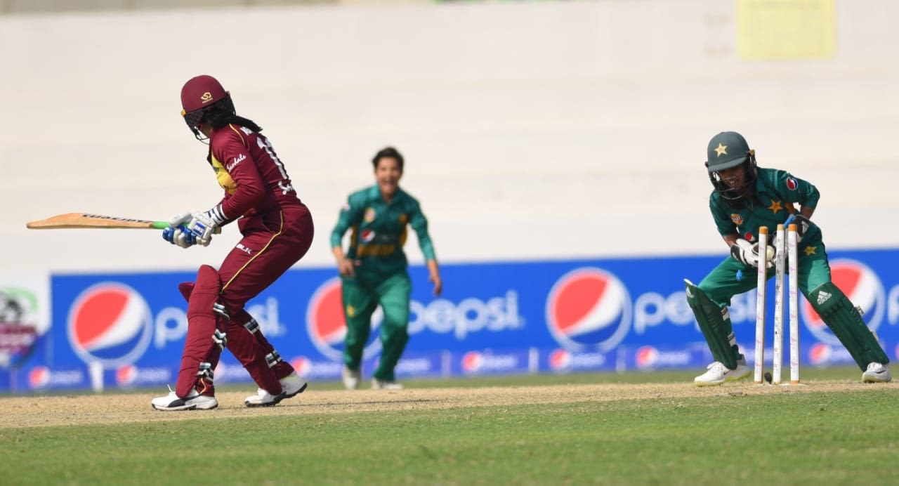 Sidra Nawaz stumps Merissa Aguilleira