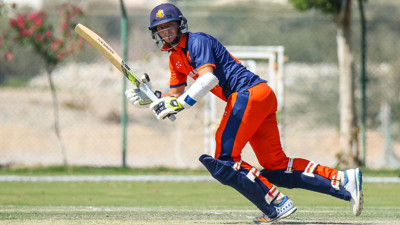 Tobias Visee flicks through the leg side