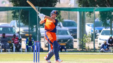 Van der Merwe and Cooper combine to knock out Oman