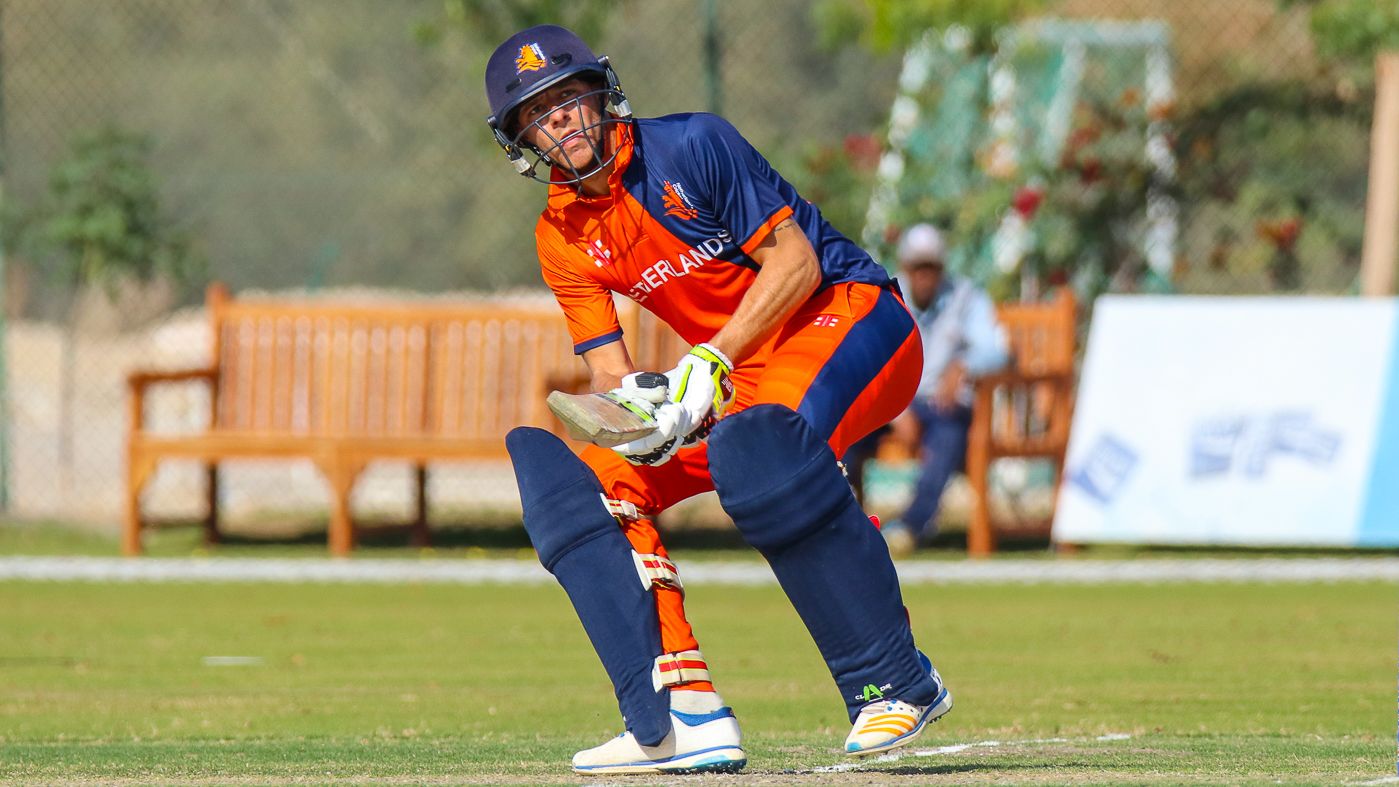 Tobias Visee goes for a scoop over fine leg