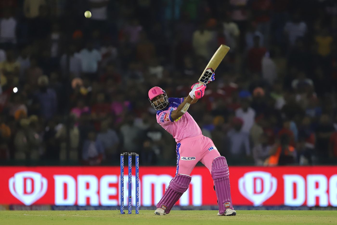 Stuart Binny hit three sixes in an unbeaten 33 off 11 balls