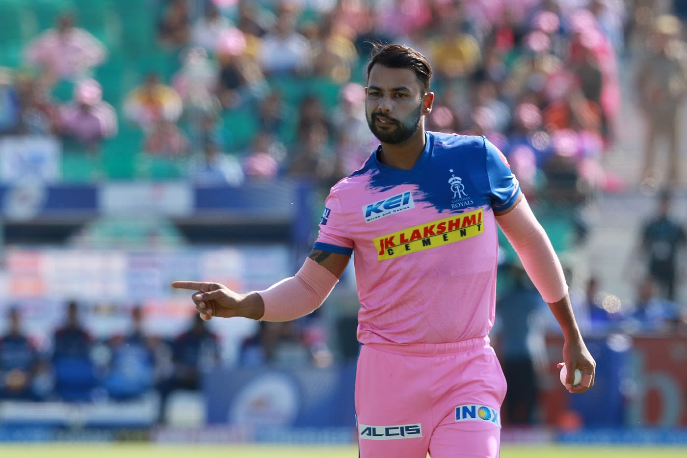 Stuart Binny tries to get his field absolutely right
