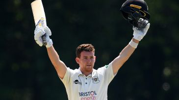 Ryan Higgins turns the tables as Gareth Berg threatens to sink Gloucestershire