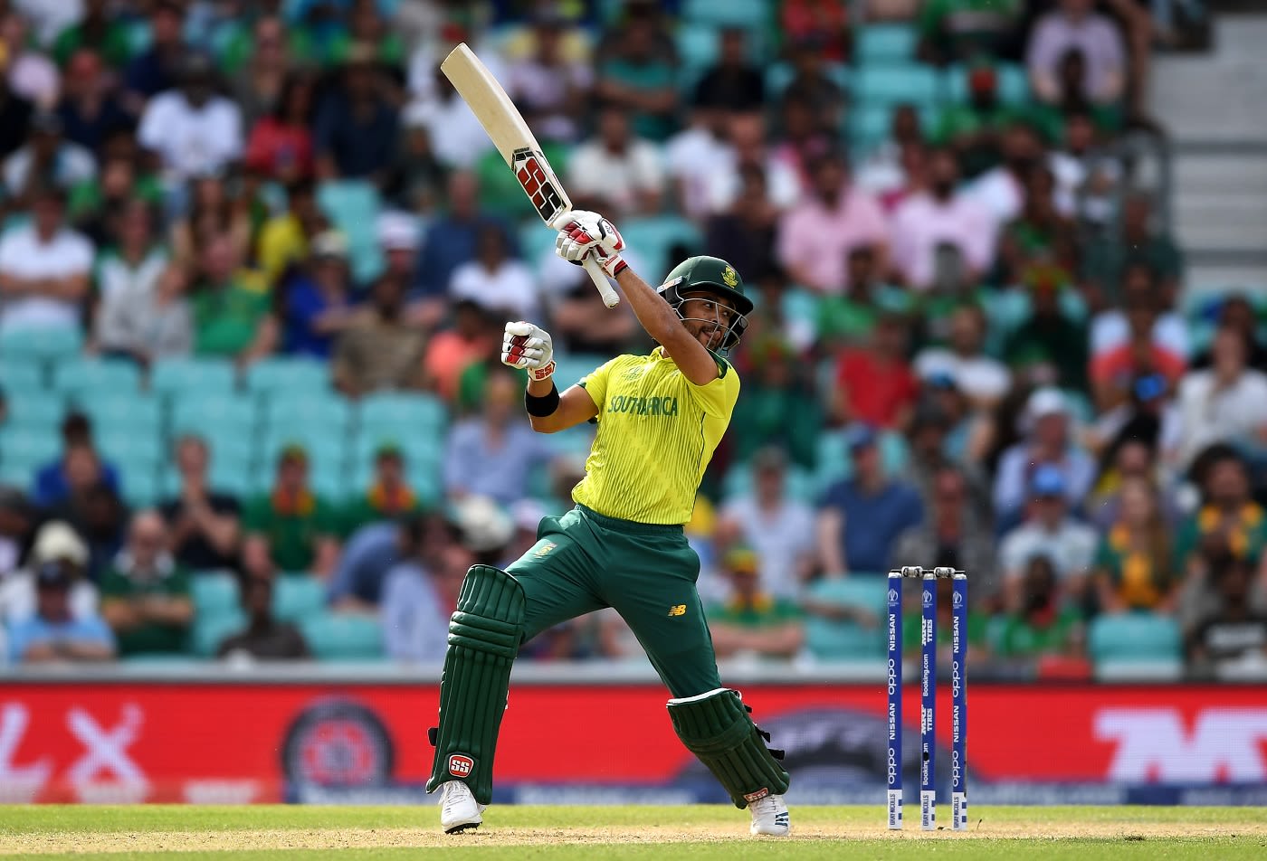 JP Duminy hits a shot