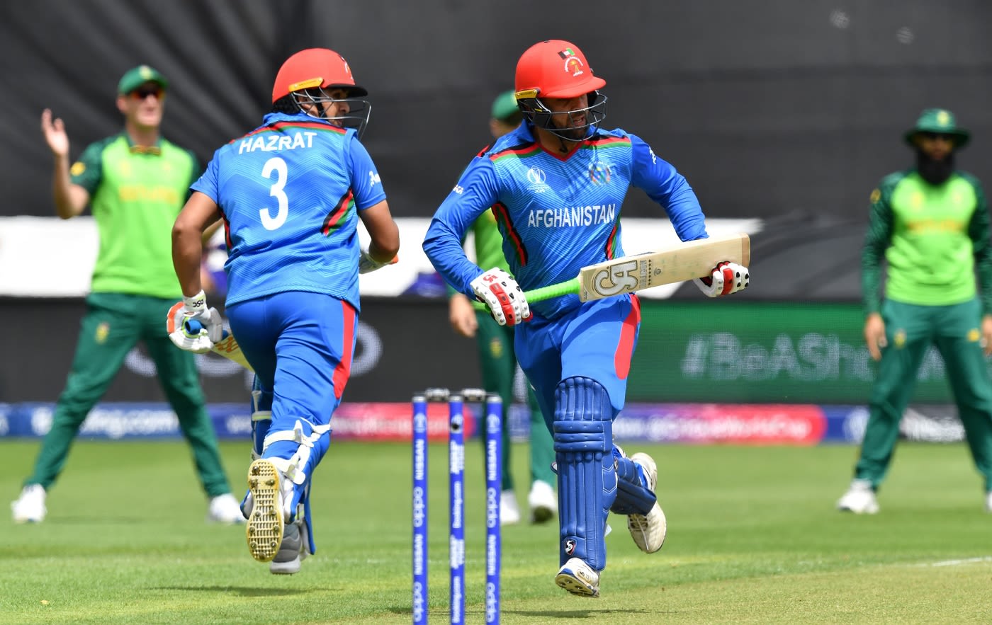 Hazratullah Zazai and Noor Ali Zadran run between the wickets