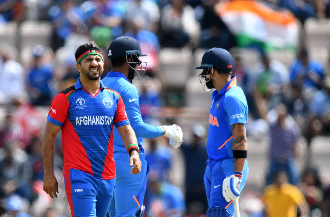 Aftab Alam reacts to a chance gone a-begging in the slip cordon