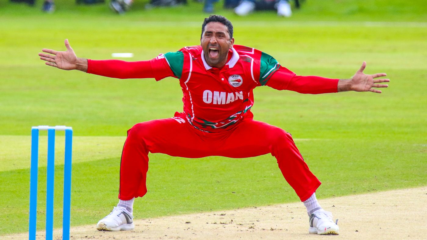 Kaleemullah roars a loud appeal for lbw