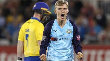 Shutt closes the door on Glamorgan as Yorkshire challenge quickens