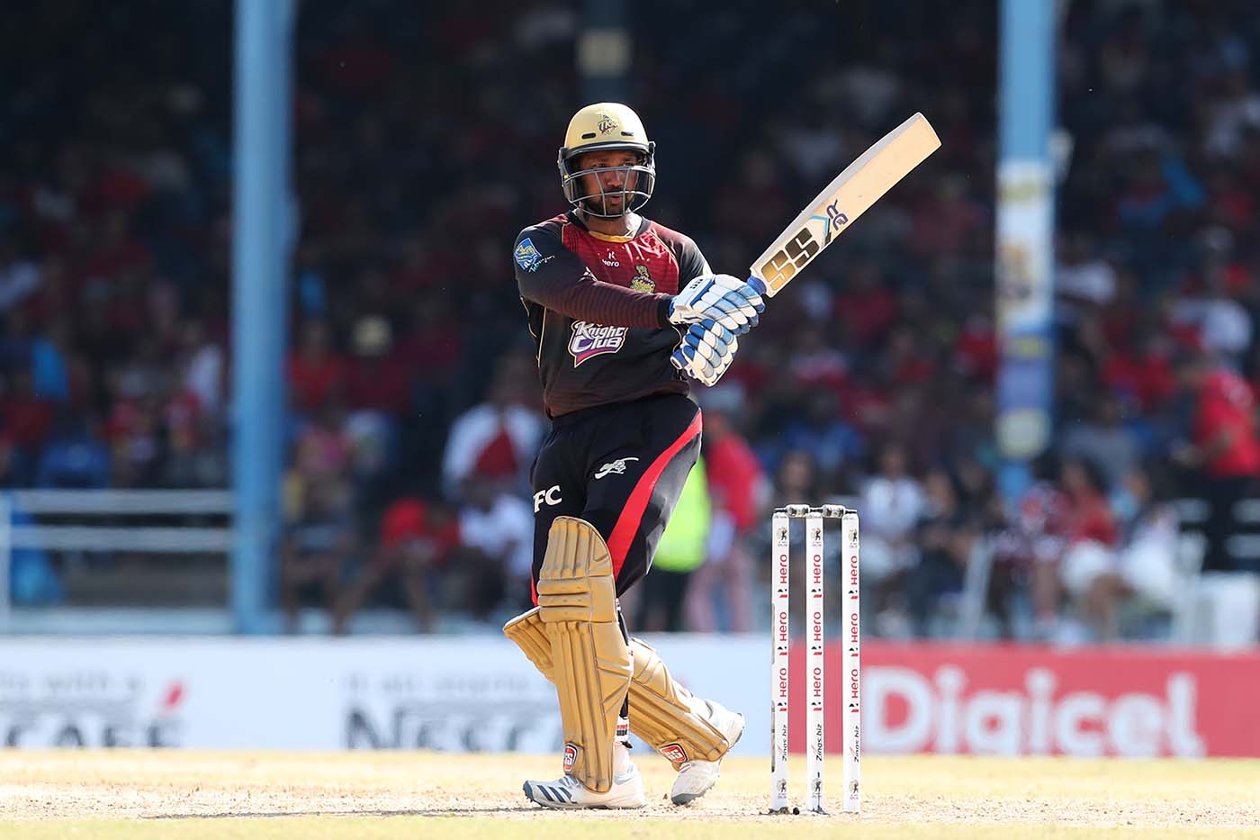 Denesh Ramdin swivels during a pull