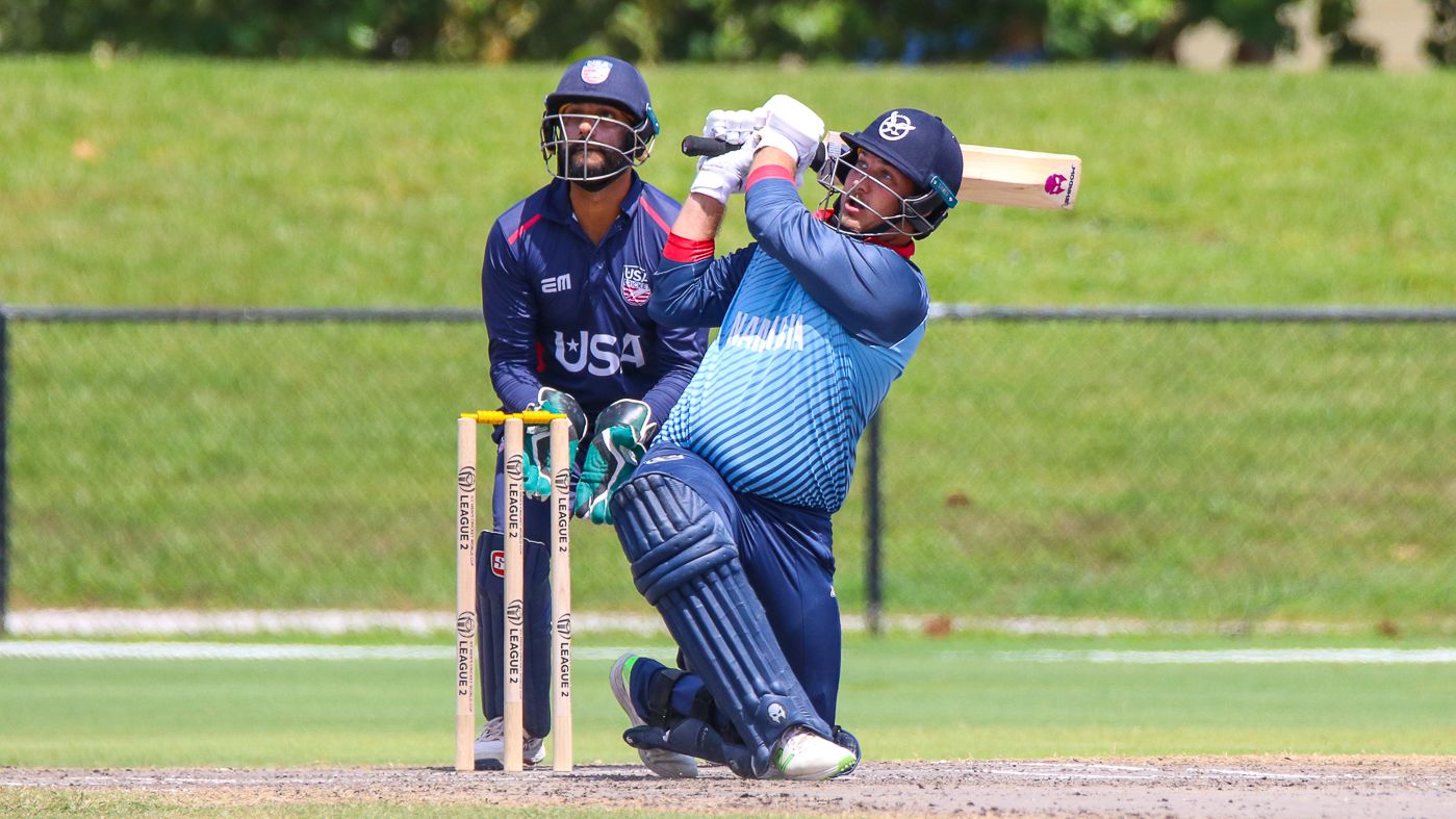 JP Kotze slog sweeps over midwicket for six