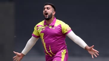 Ferisco Adams, James Vince and spinners take Paarl Rocks to top of the table