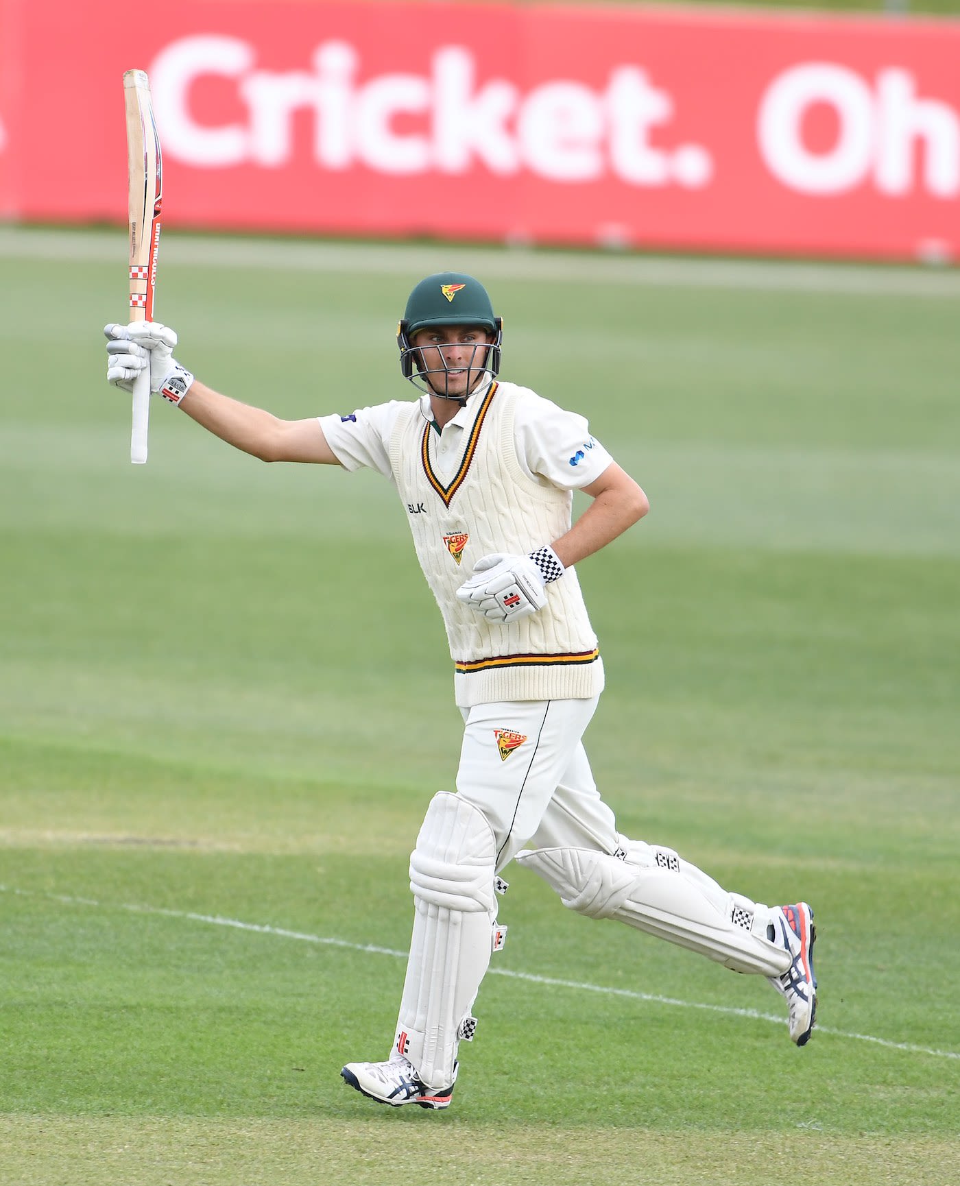 Simon Milenko completes his maiden first-class hundred