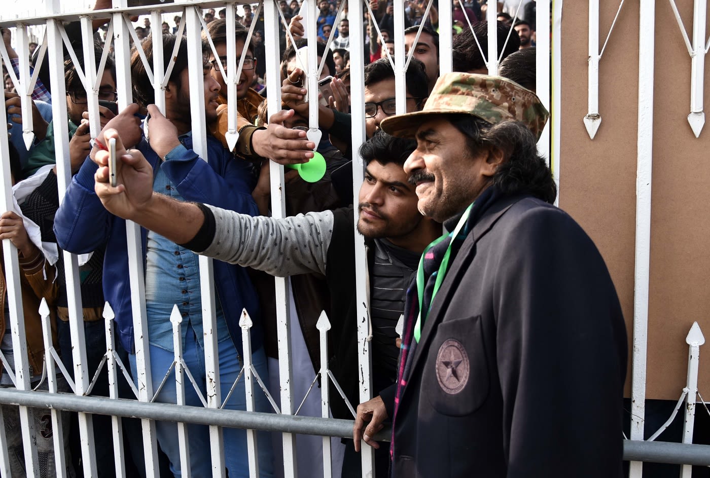 Javed Miandad interacts with fans