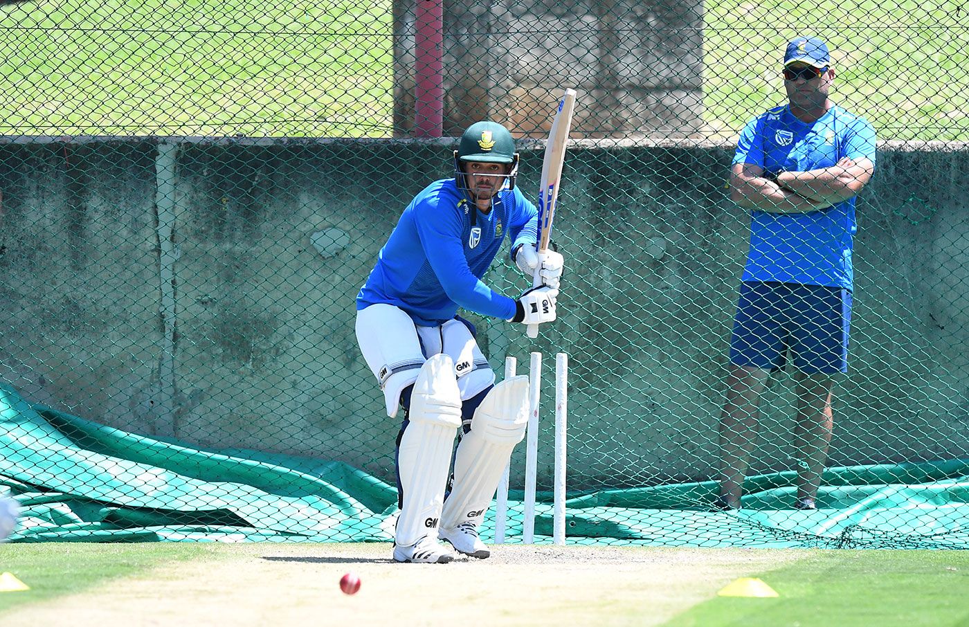 Quinton de Kock bats under the watchful eye of Jacques Kallis