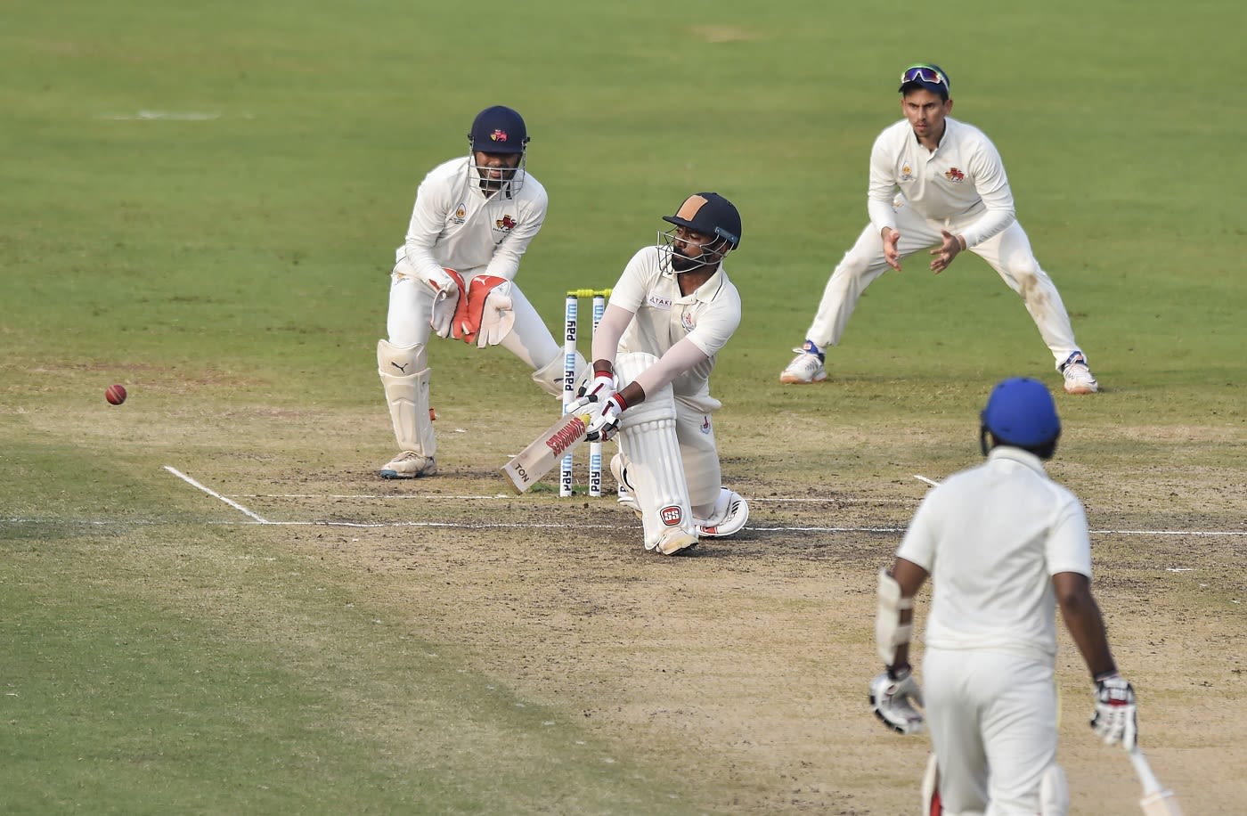 Abhinav Mukund sweeps one away