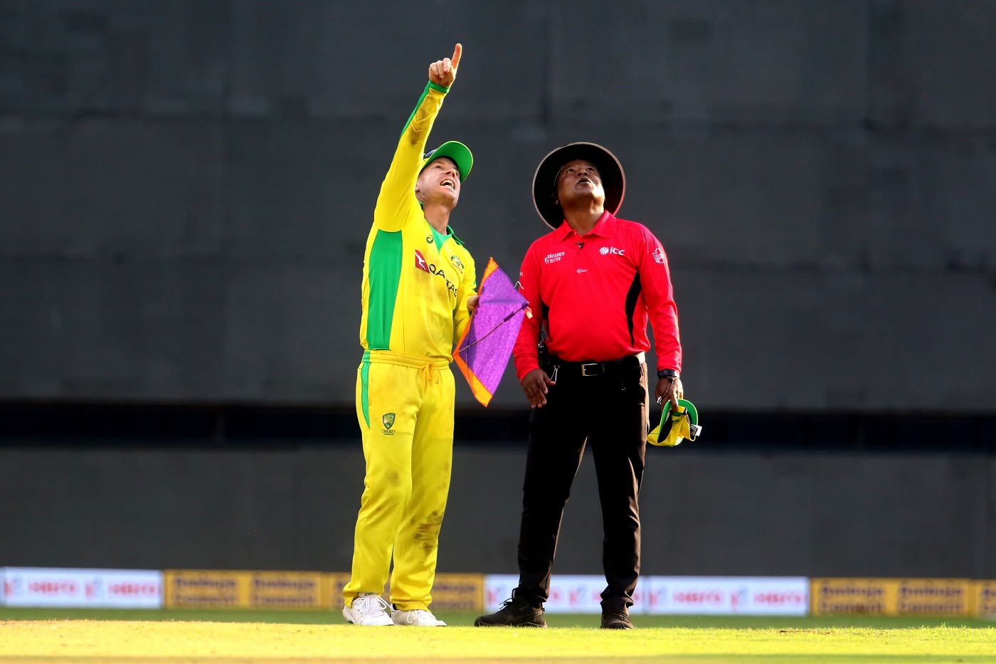 David Warner tells C Shamshuddin where he thinks the kite's string is entangled